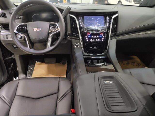 18款凯迪拉克凯雷德 全尺寸8缸发动机