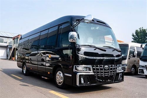 2023款丰田考斯特豪华商务保姆大巴车