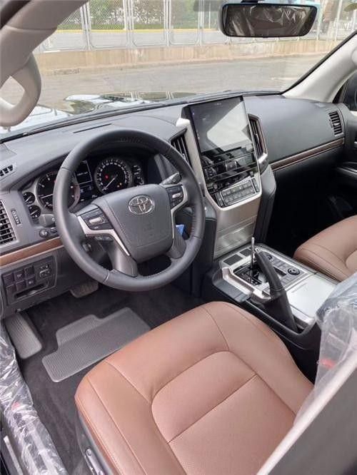 2022款丰田酷路泽5700国六现车128万