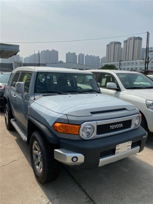 2021款丰田fj酷路泽促销跌破75万包牌