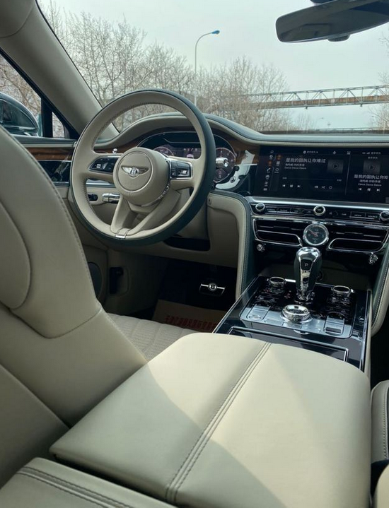 21款宾利飞驰展位现车十月尝鲜优惠升级