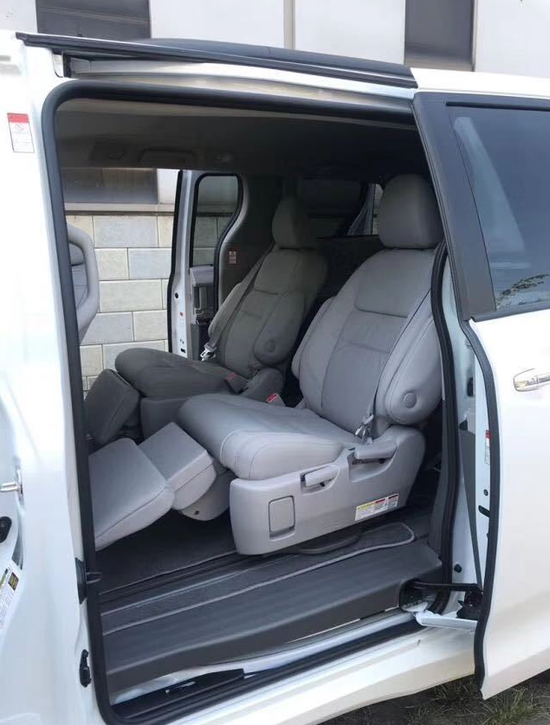 2020款丰田塞纳两驱性价比最高原厂配置