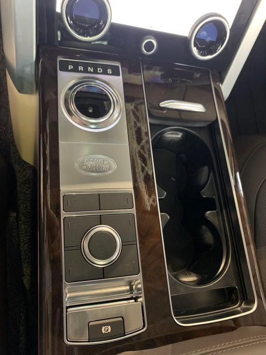 20款路虎揽胜行政版3.0 豪华SUV高贵优雅