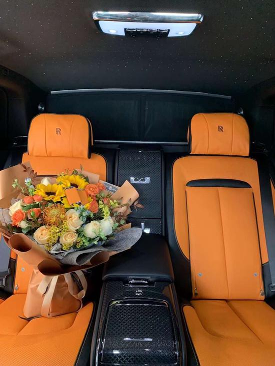 劳斯莱斯库里南奢华品质性能强悍爱了吗