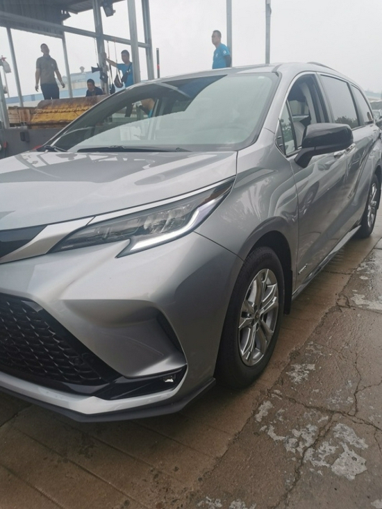 2021款丰田塞纳2.5l加版手续全颜色丰富
