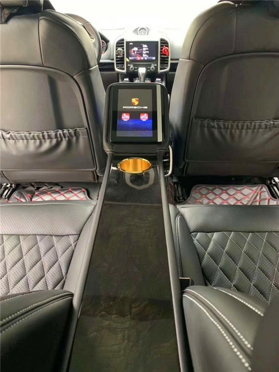 　　保时捷卡宴改装航空座椅效果图