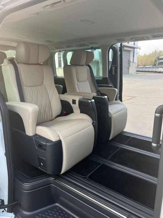 22款丰田格兰维亚高配六座港口现车优惠