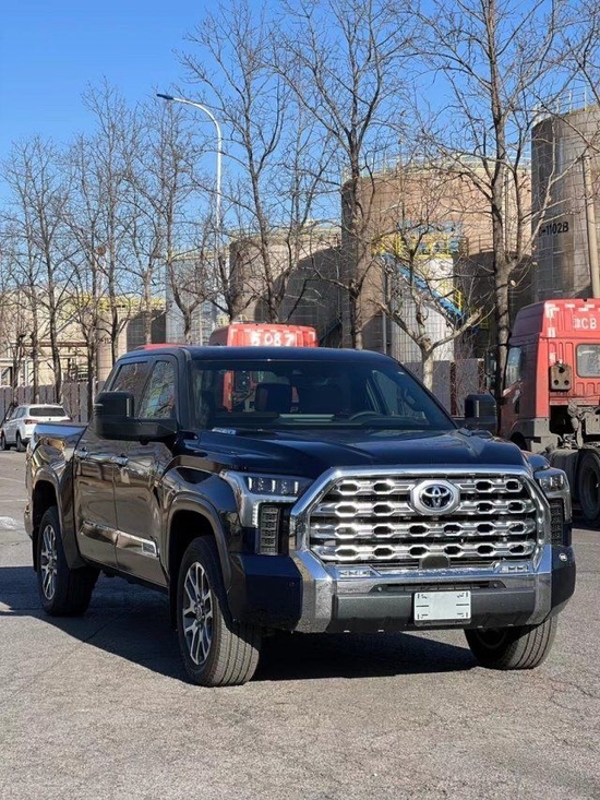 2023款丰田坦途3.5混动版现车最新报价