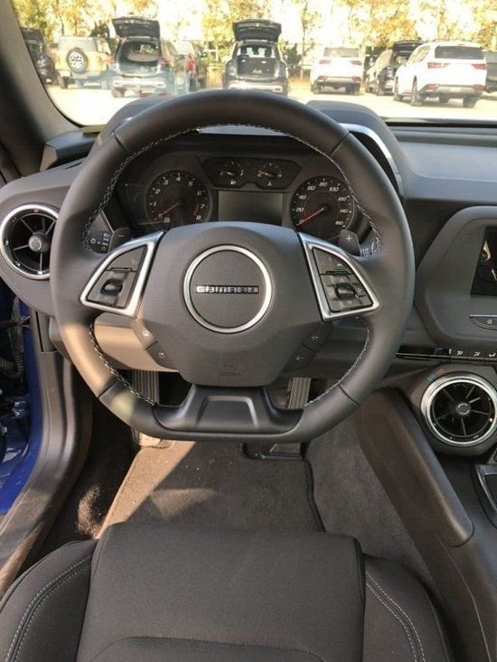 23款全新雪佛兰科迈罗大黄蜂现车40来万