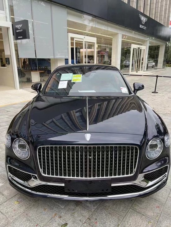 23款宾利飞驰现车本月冲量跌破249万元-新浪汽车