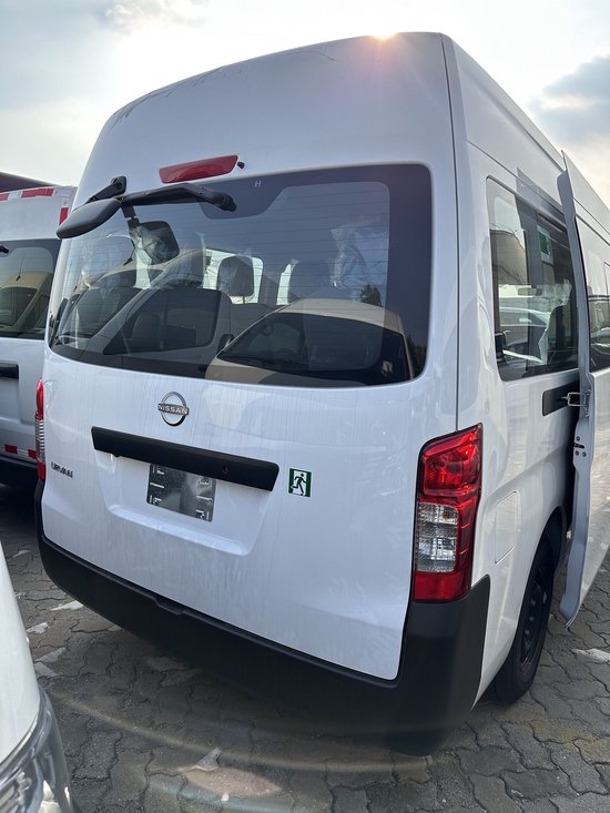 23款日产nv350高顶长轴25港口最低价