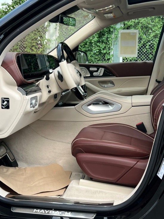 优惠促销>正文23款奔驰迈巴赫gls600内饰也极尽奢华,奔驰常见的全尺寸