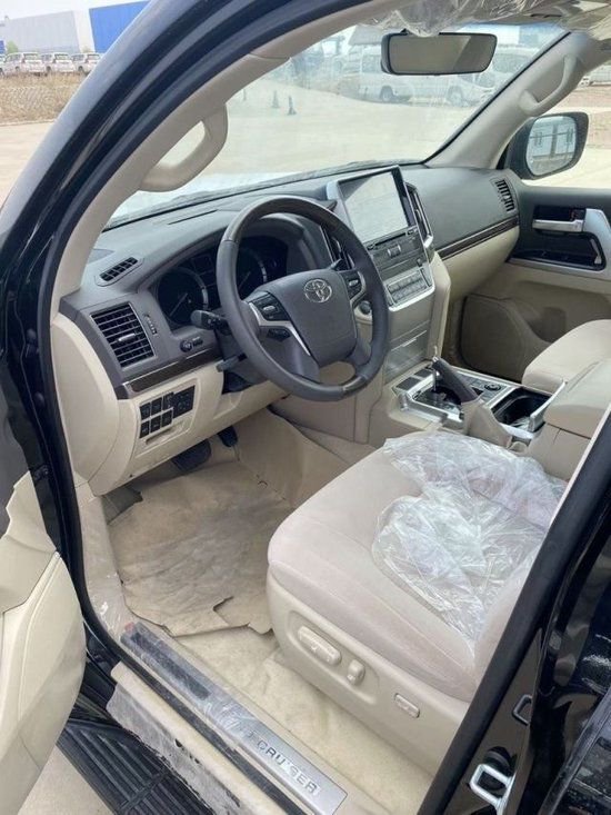 21款丰田酷路泽57lv8少量现车132万提