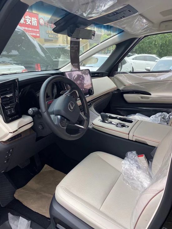 豪华商务车24款雷克萨斯lm500h亮相到店