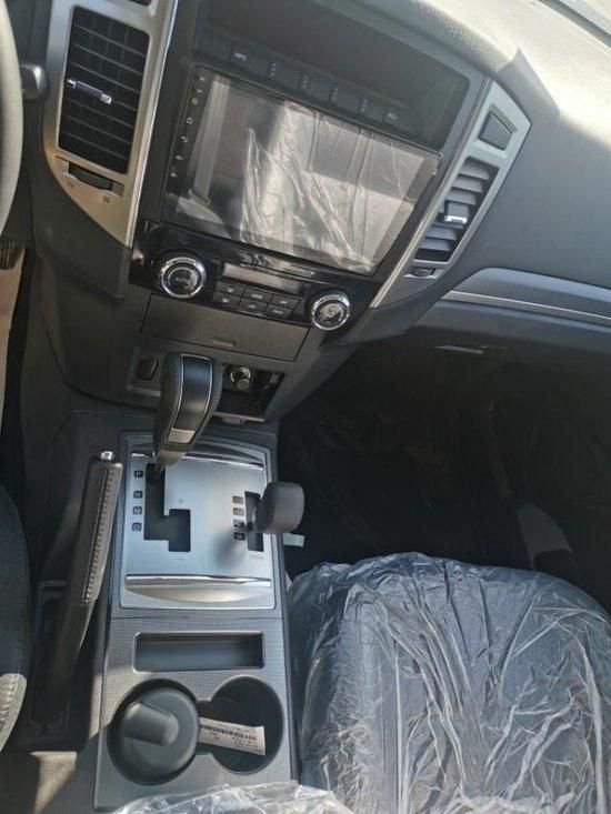 舒适的真皮座椅,让三菱帕杰罗v93的内饰尤为的内敛,大气