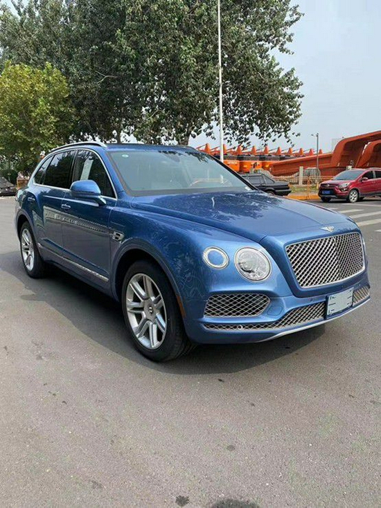 21款宾利添越v8港口现车12月让利抄底