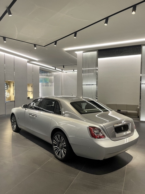 新款劳斯莱斯古斯特银色欢庆银双色现车