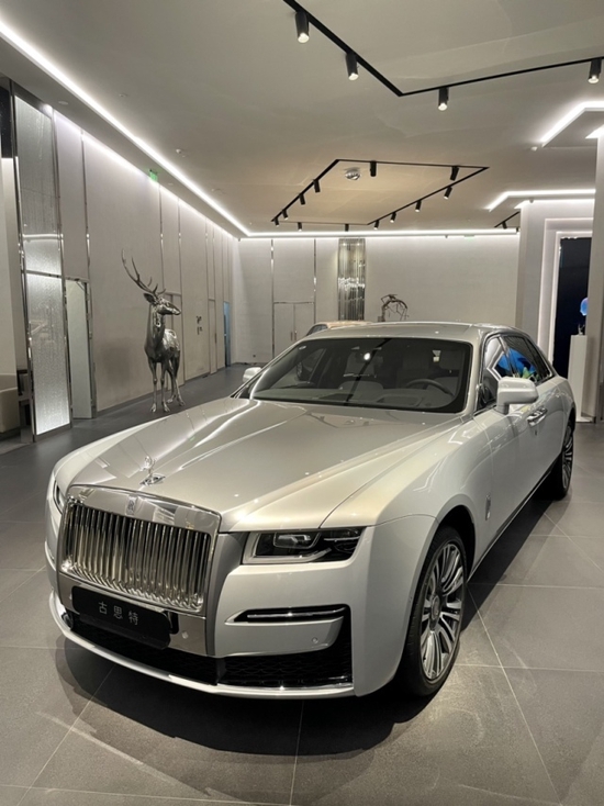 新款劳斯莱斯古斯特银色欢庆银国内现车