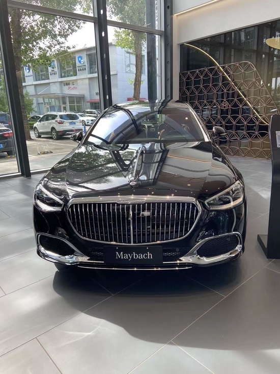 2022款奔驰迈巴赫s580豪车中的天花板