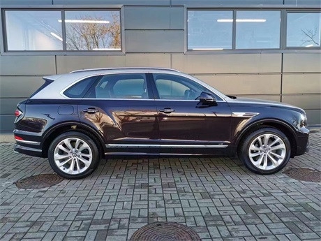 2021款宾利添越双色外观现车待售钜惠价