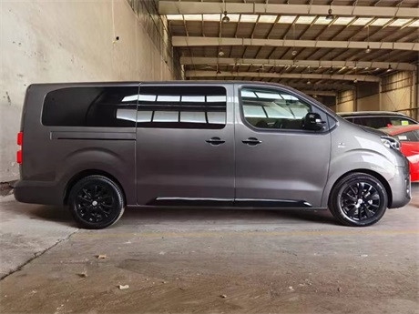 2022款丰田proaceverso指挥家柴油商务