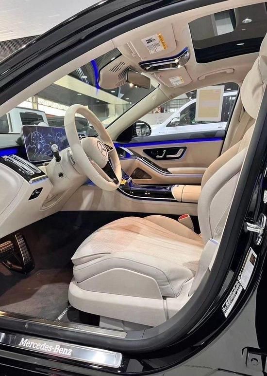 2023款奔驰s500内饰设计就像一座移动的总统套房,相当的豪华.