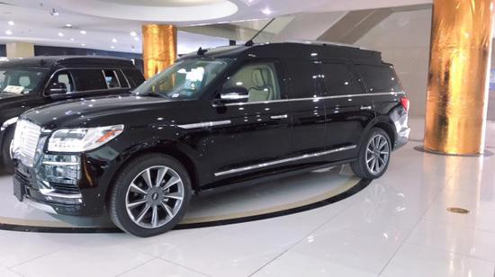 林肯领袖一号5.98超长版舒适空间实拍图