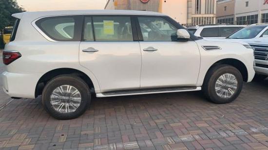 　　尾部的变化也不大，仅在细节之处进行调整，尾灯组内部采用了辨识度更高的LED灯带，看来全新途乐终于跟上了时代的步伐。就在我们想，最终的实车会不会是效果图呈现的样子的时候，途乐的实车也被曝光了。