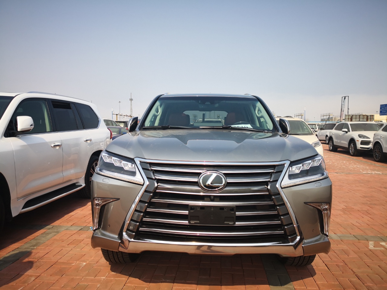 雷克萨斯lx570顶配新价格提车优势介绍