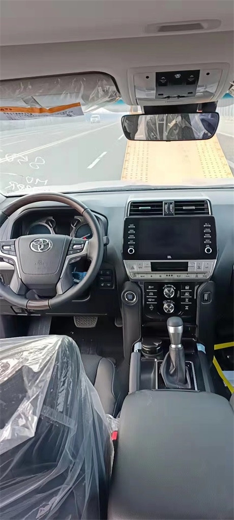 2021款丰田霸道2800柴油70万起国六现车