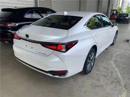 2022款雷克萨斯es250四驱38万起可分期