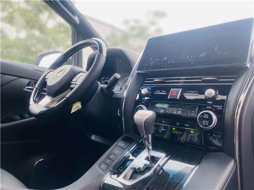 雷克萨斯LM300四座御世版 预定加价合理