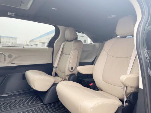 2021款丰田塞纳2.5油电混合动力到店