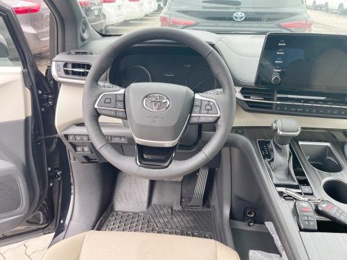 2021款丰田塞纳2.5油电混合动力到店