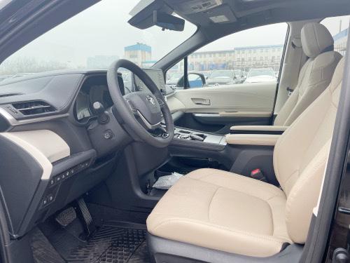 2021款丰田塞纳2.5油电混合动力到店