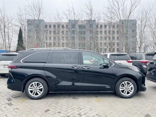 2021款丰田塞纳2.5油电混合动力到店