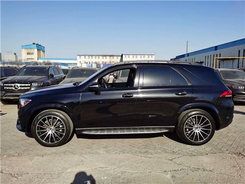 前温控杯架$250,铝制踏板$750,21寸多幅轮毂$1000 2021款奔驰gle350