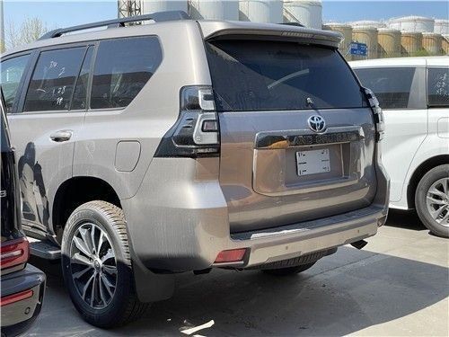 8t,国六现车在售,硬派越野的首选座驾,当属新款丰田霸道2800柴油版