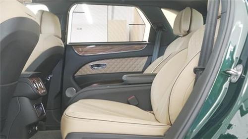 2021款宾利添越4.0顶级奢华SUV奢华有理
