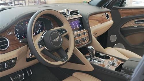 2021款宾利添越4.0顶级奢华SUV奢华有理