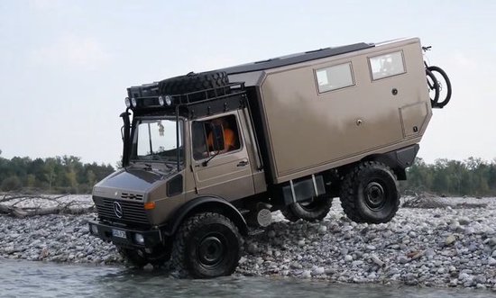 优惠促销>正文新款奔驰越野4x4乌尼莫克u4023四驱房车底盘断开桥和