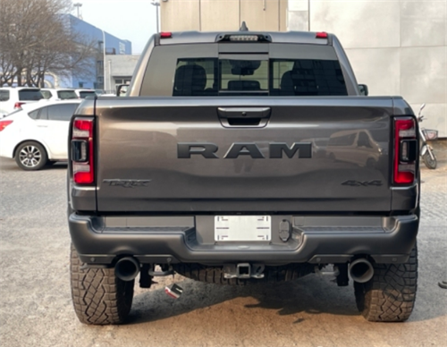 起来看看天津港目前最便宜的一台霸王龙的报价和配置,22款道奇霸王龙