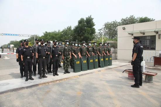 高科技天津监狱局应急特勤队联合驻监武警开展无人机入侵反制联合演练