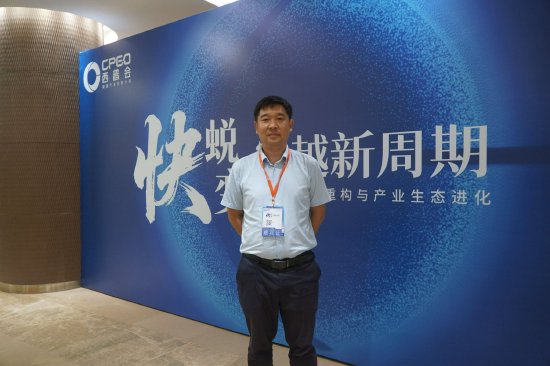 中国医药物资协会零售药店营销服务分会副会长邓冲接受微博专访