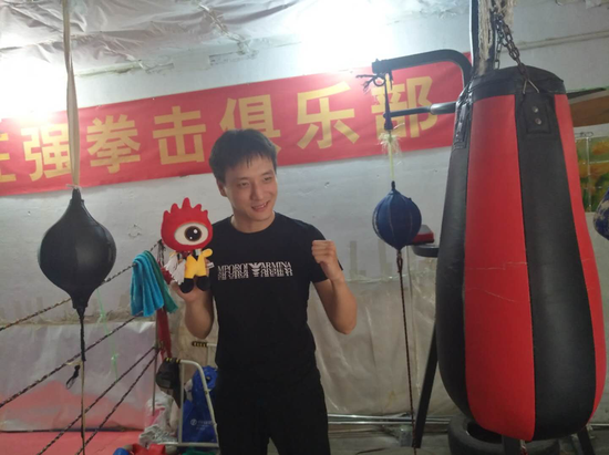 为奇迹而战的励志哥汪强极为罕见的脑瘫职业拳击手