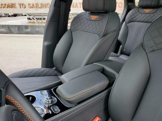 进口宾利添越4.0T橙色限量现车285万起