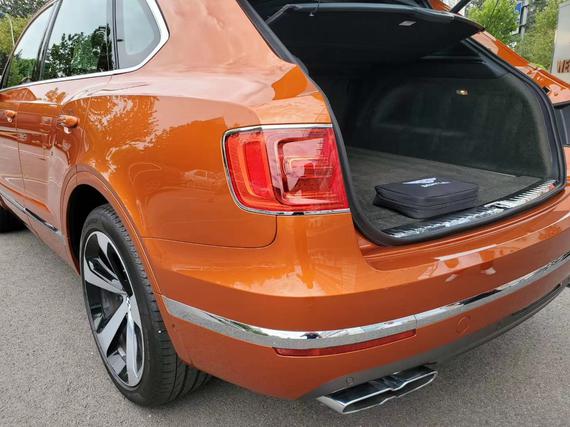 进口宾利添越4.0T橙色限量现车285万起