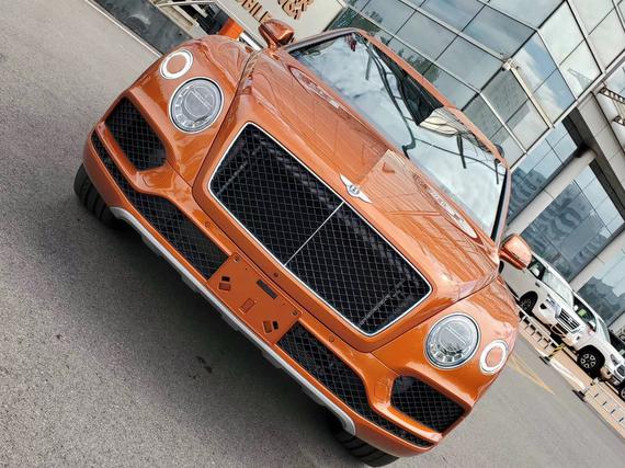 进口宾利添越4.0T橙色限量现车285万起