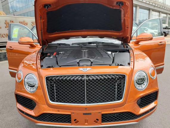 进口宾利添越4.0T橙色限量现车285万起