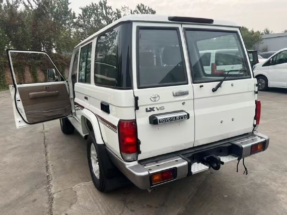 2023款丰田lc76现车85万起售第一批交车